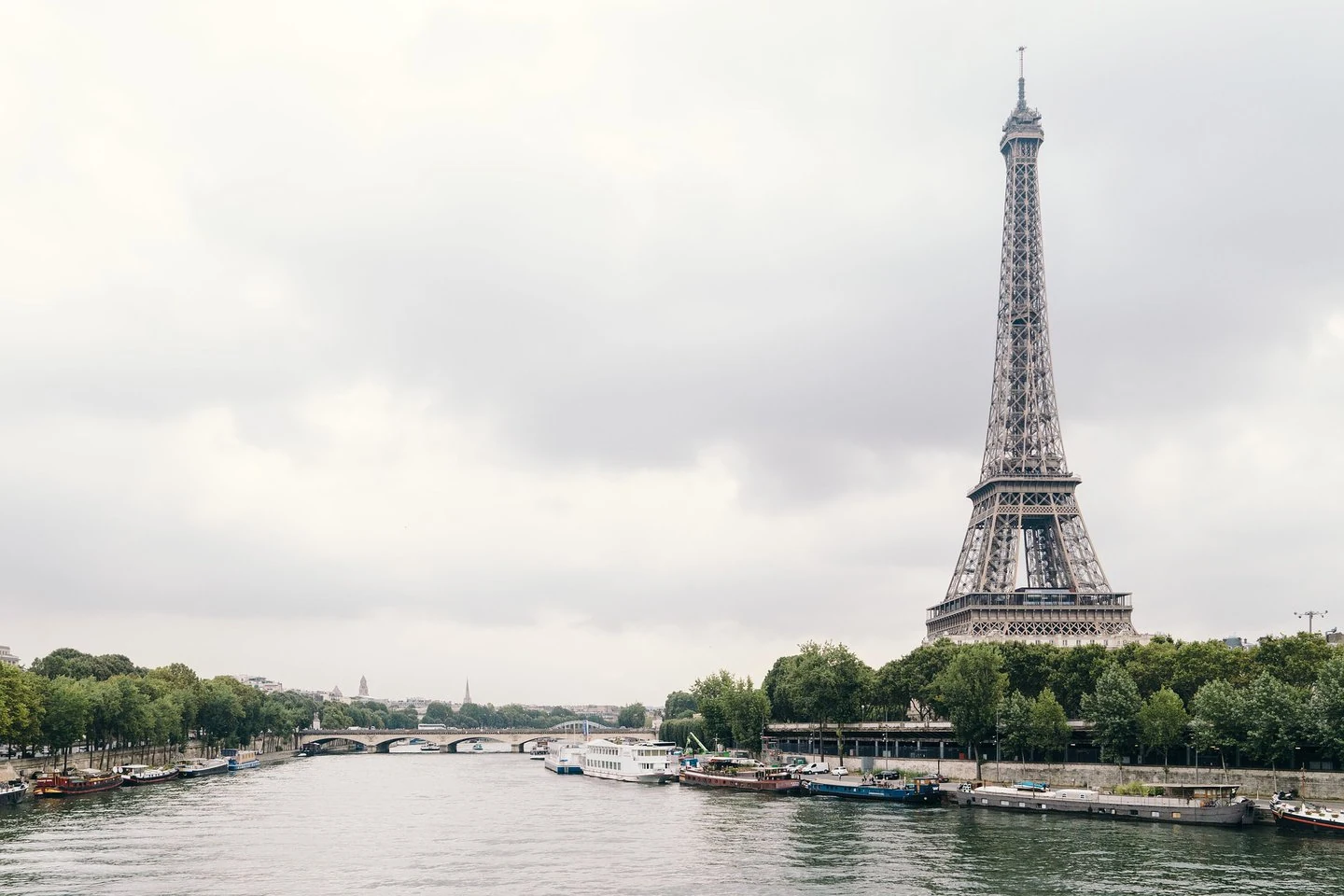 eiffel-tower-1853365_1920